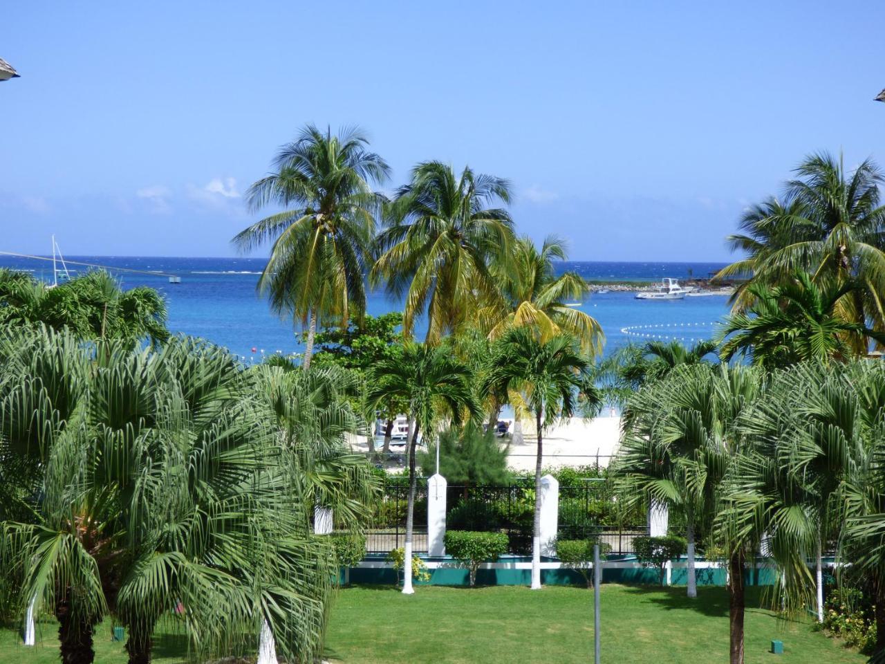 Beach One Bedroom Suite A17 Очо Риос Екстериор снимка